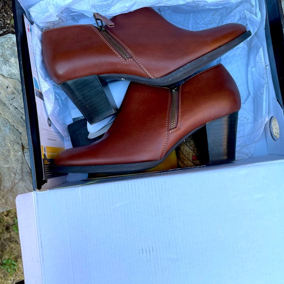 Vionic, Upright Taber, #322, Size 10, Color Toffee - Picture 5 of 8